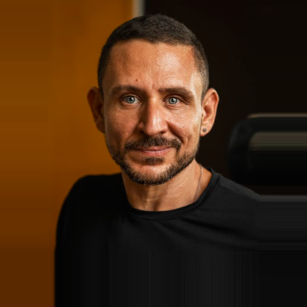 André